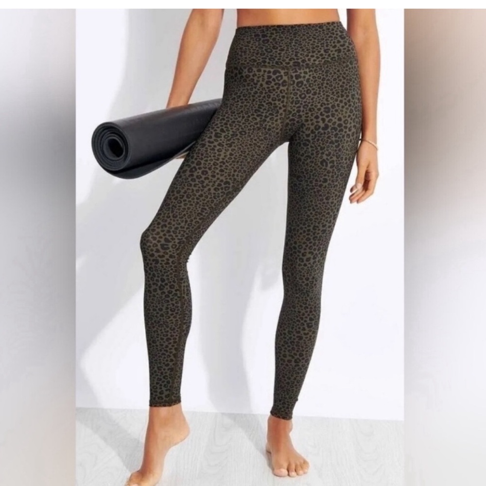 Alo Yoga size xs, new without tags cheetah print leggings